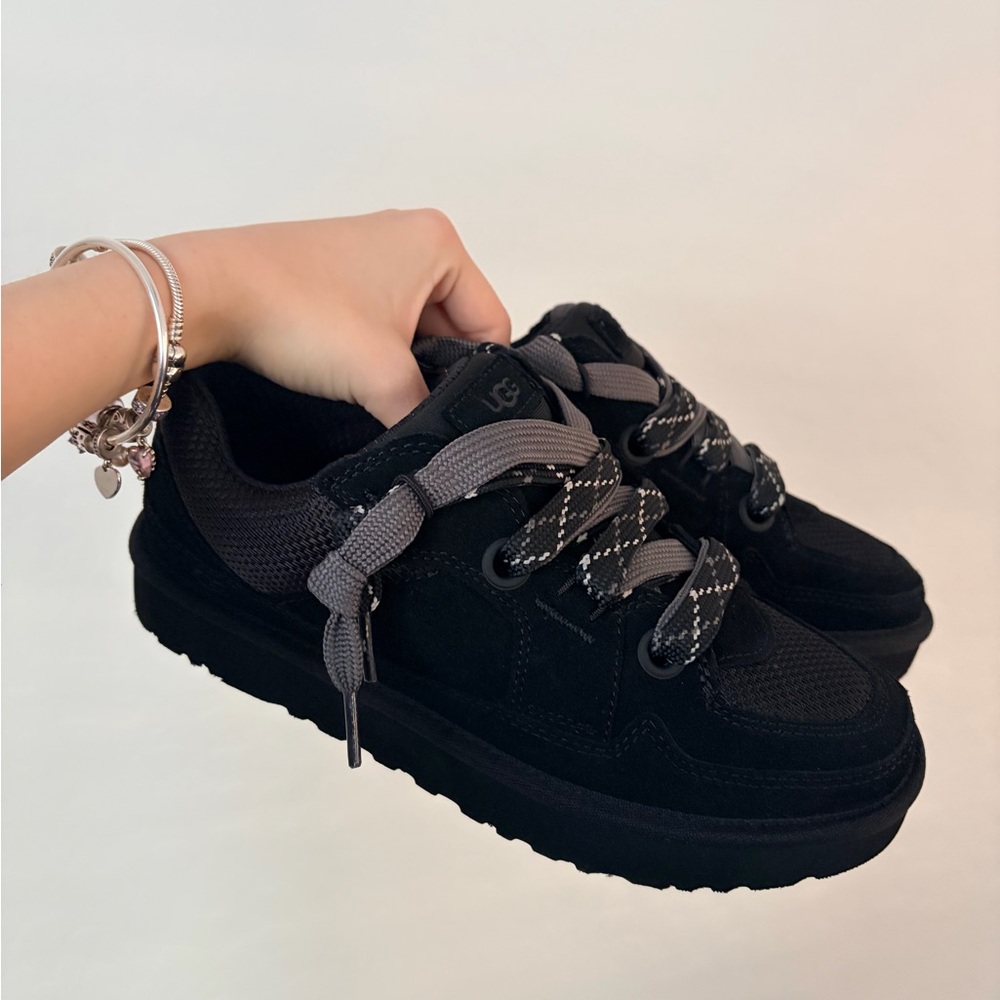 UGG Lowmel Black